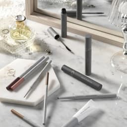 Colección Romand Han All con Fix Mascara, Flat Brow y Brow Fixer línea K-beauty de maquillaje para ojos y cejas disponible en Perú