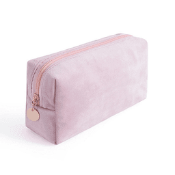 Neceser velvet rosa pálido con cierre y dije dorado, bolsa de maquillaje y skincare K-beauty para organizar rutina coreana disponible en Perú