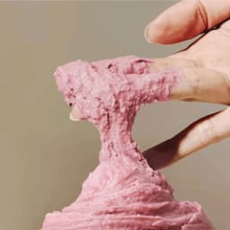 Textura elástica y densa tipo mochi del Arencia Fresh Rosehip Rice Mochi Cleanser, limpiador coreano de limpieza profunda con consistencia única que se adhiere a los poros
