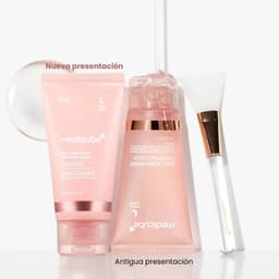 Nueva presentación Medicube Collagen Night Wrapping Mask junto a brocha aplicadora, mascarilla nocturna coreana con colágeno disponible en Perú